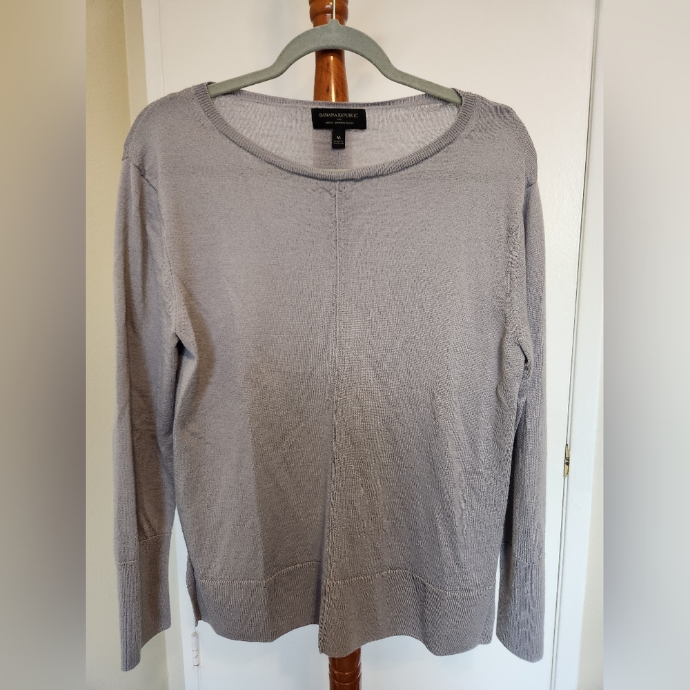 Banana Republic Factory Size M 100% Merino Wool Sweater in Gray